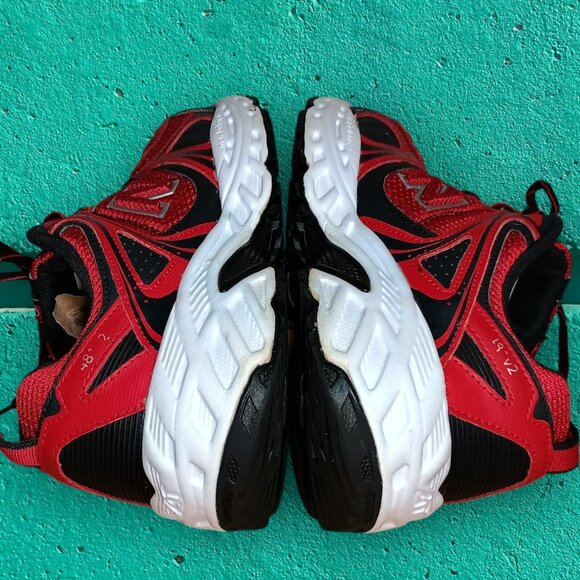 Men's US Size 9 New Balance 481v2 Trail Shoe Runner in Red, Black, and White - Picture 8 of 11